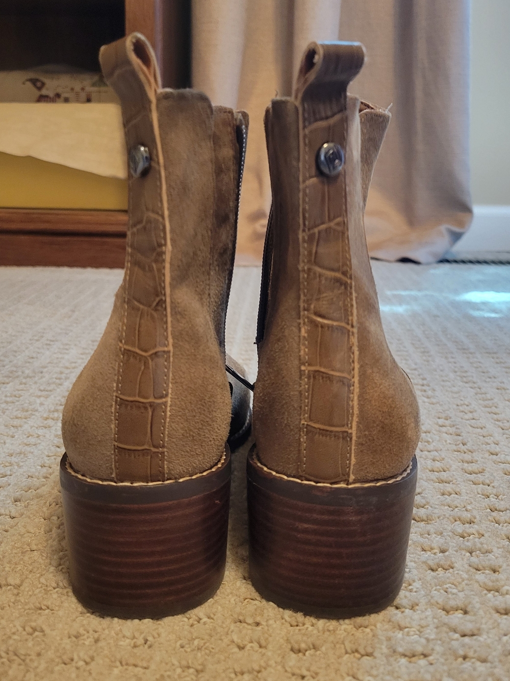 Donald J Pliner Suede Chelsea Boots - Tan - Size 7M Women's - Picture 11 of 11